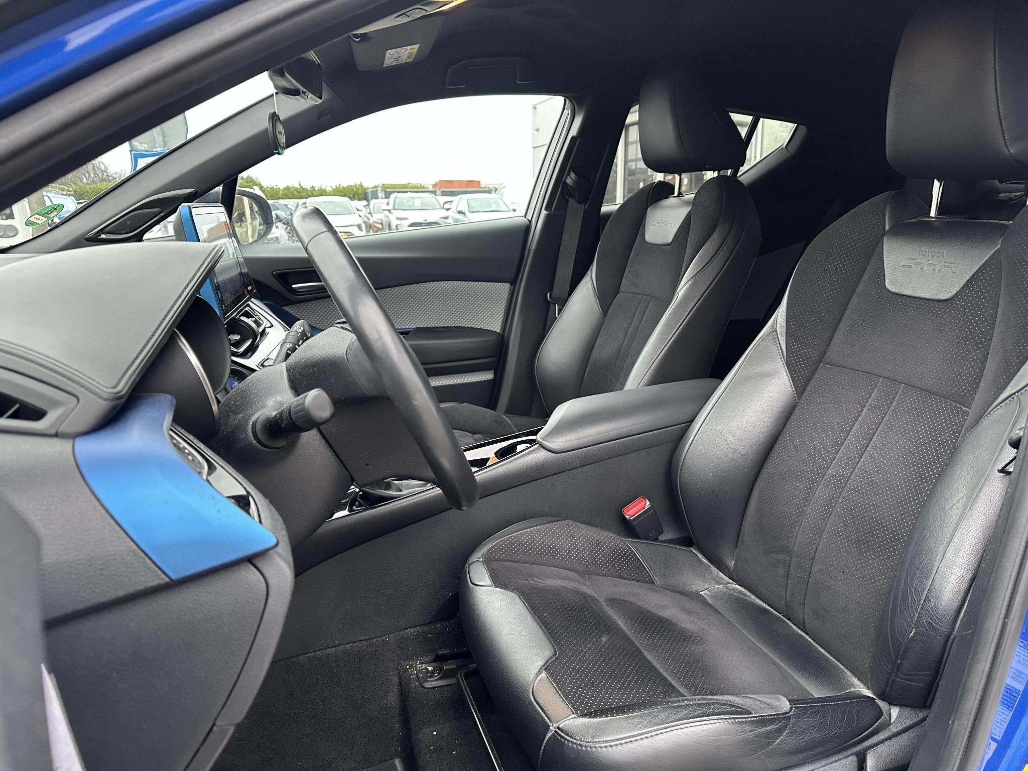 Toyota C-HR 1.8 Hybrid Executive Ultimate speciale uitvoerin, Auto's, Toyota, Euro 6, 4 cilinders, Blauw, Leder en Stof