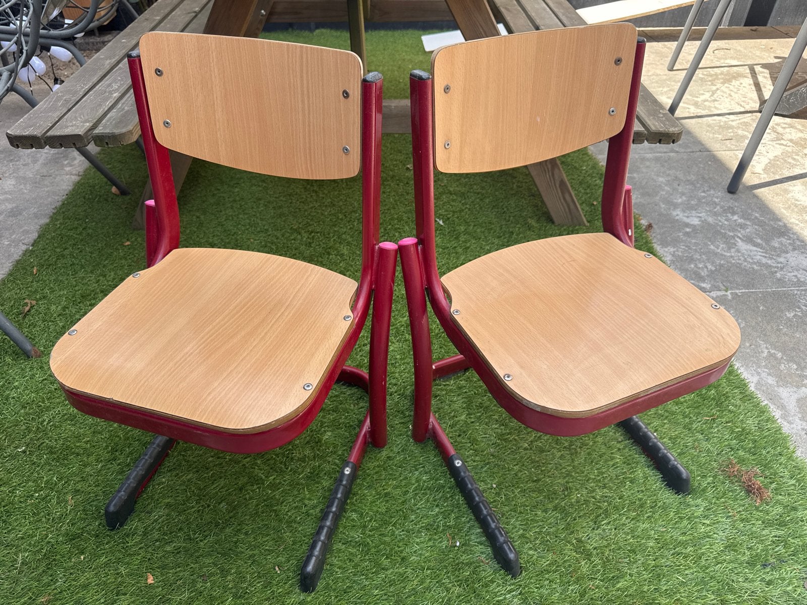 1 Stevig kleuterstoeltje - Schoolmeubilair, Ophalen, Gebruikt, Eén, Rood