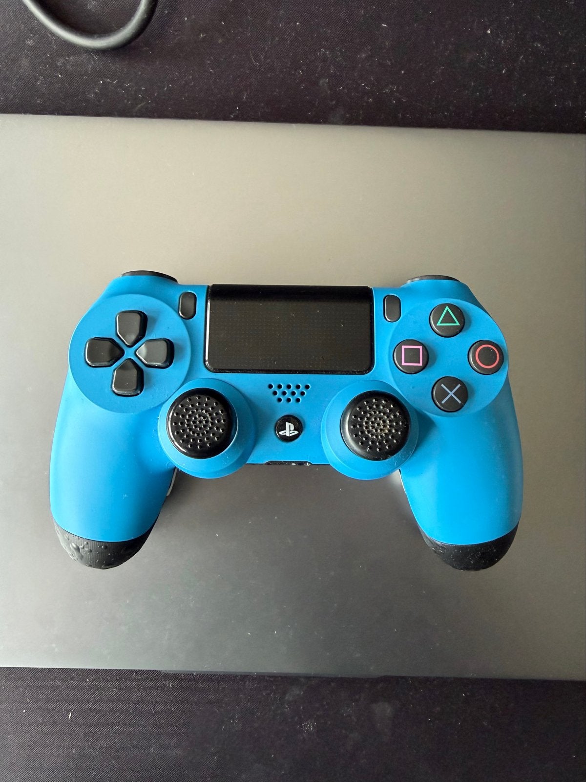 Foto 2 van AIM (scuf) Controller PS4 - Blauw met 4 Knoppen Achterkant