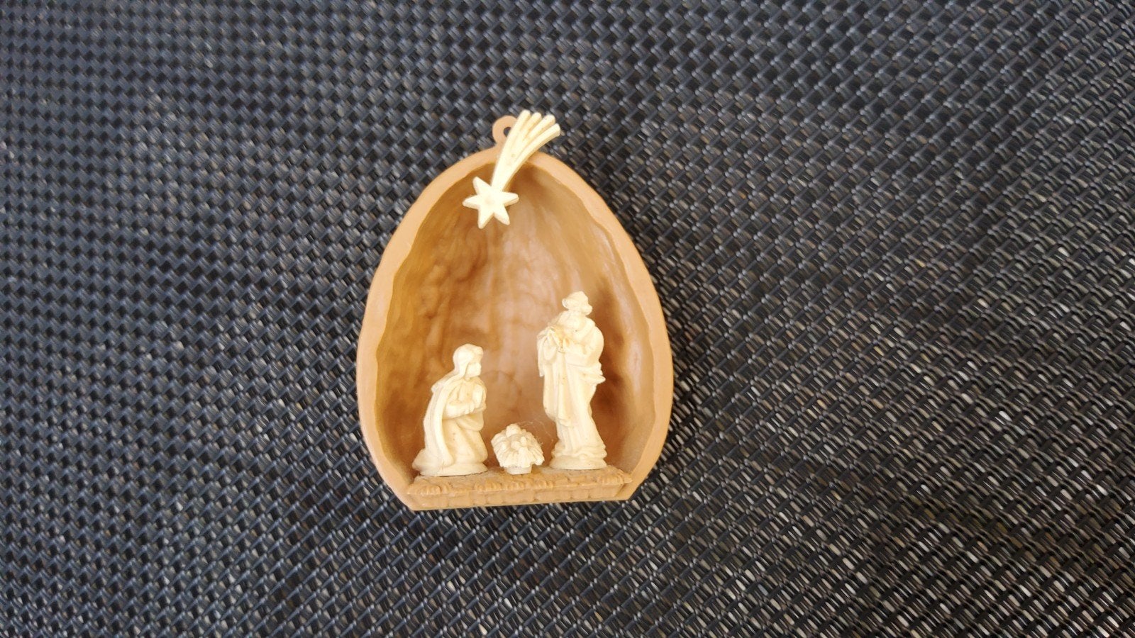 Vintage mini Kerstgroepje halve walnoot met vallende ster., Ophalen of Verzenden