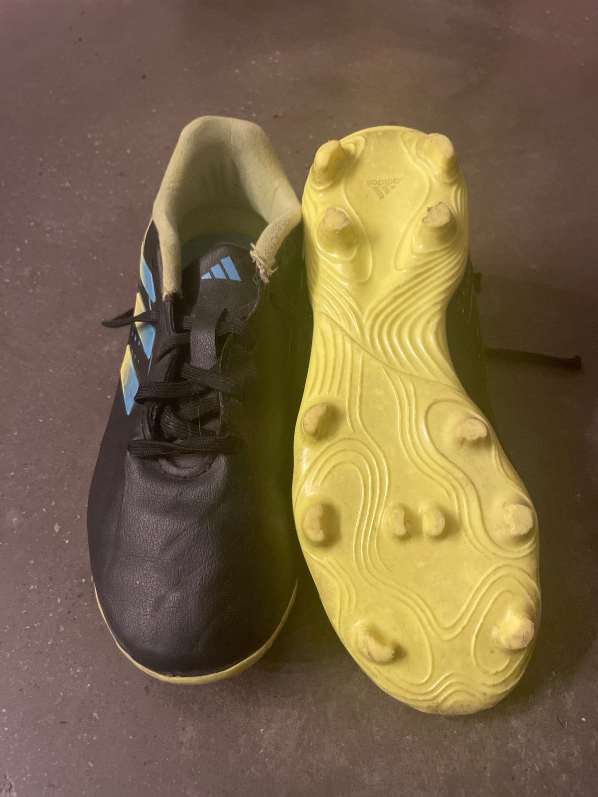 Adidas voetbalschoenen maat 33 voor kinderen, gebruikt, Ophalen, Gebruikt, Schoenen