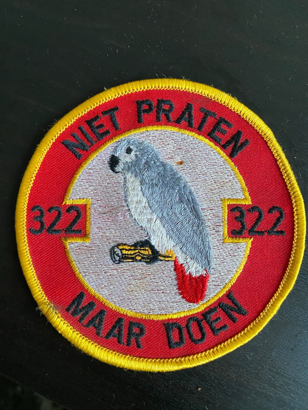 Patch 322 Squadron - Niet Praten Maar Doen, Ophalen of Verzenden, Luchtmacht, Nederland, Embleem of Badge