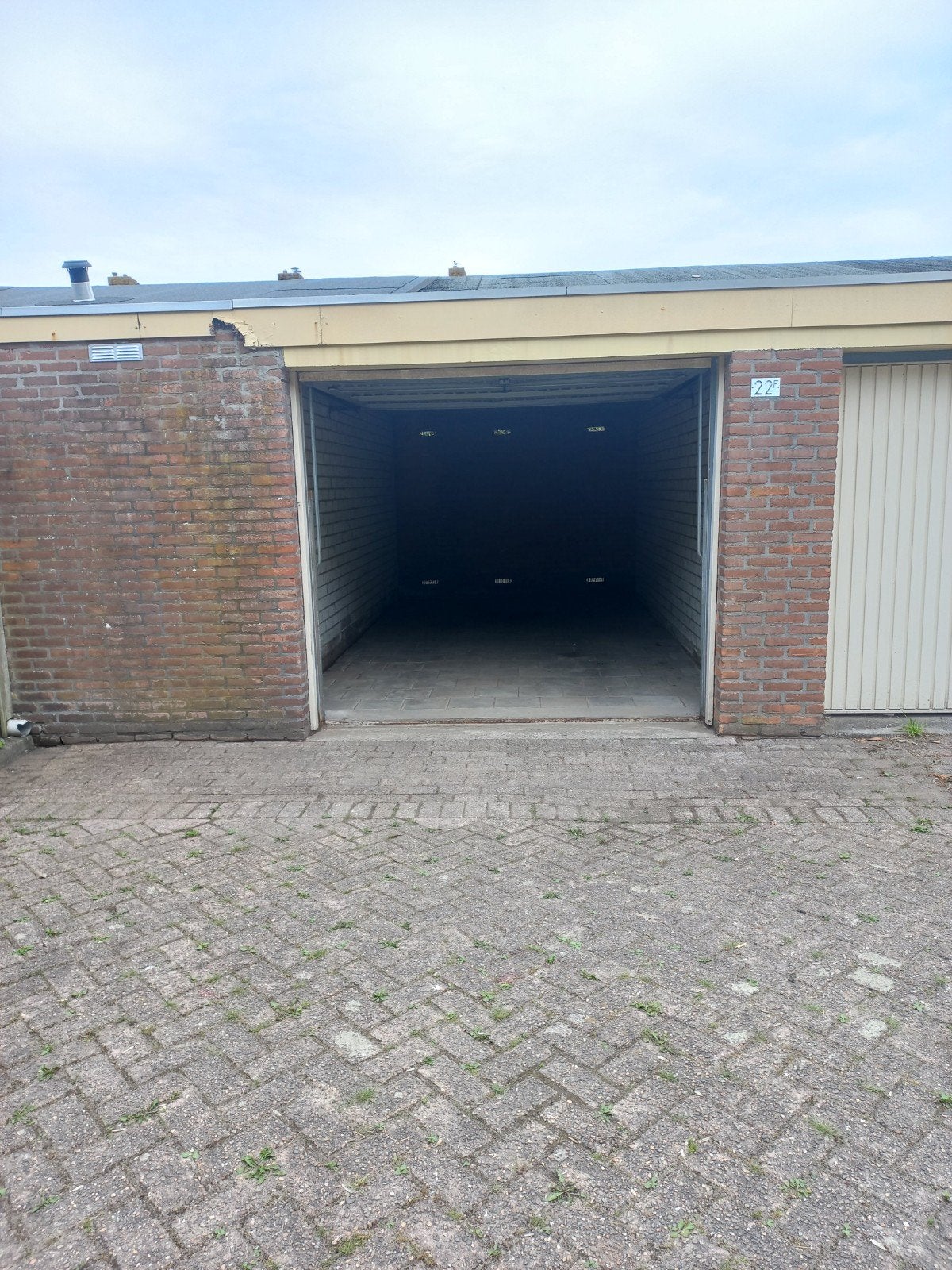 TE HUUR GARAGEBOX BARENDRECHT., Auto diversen, Autostallingen en Garages