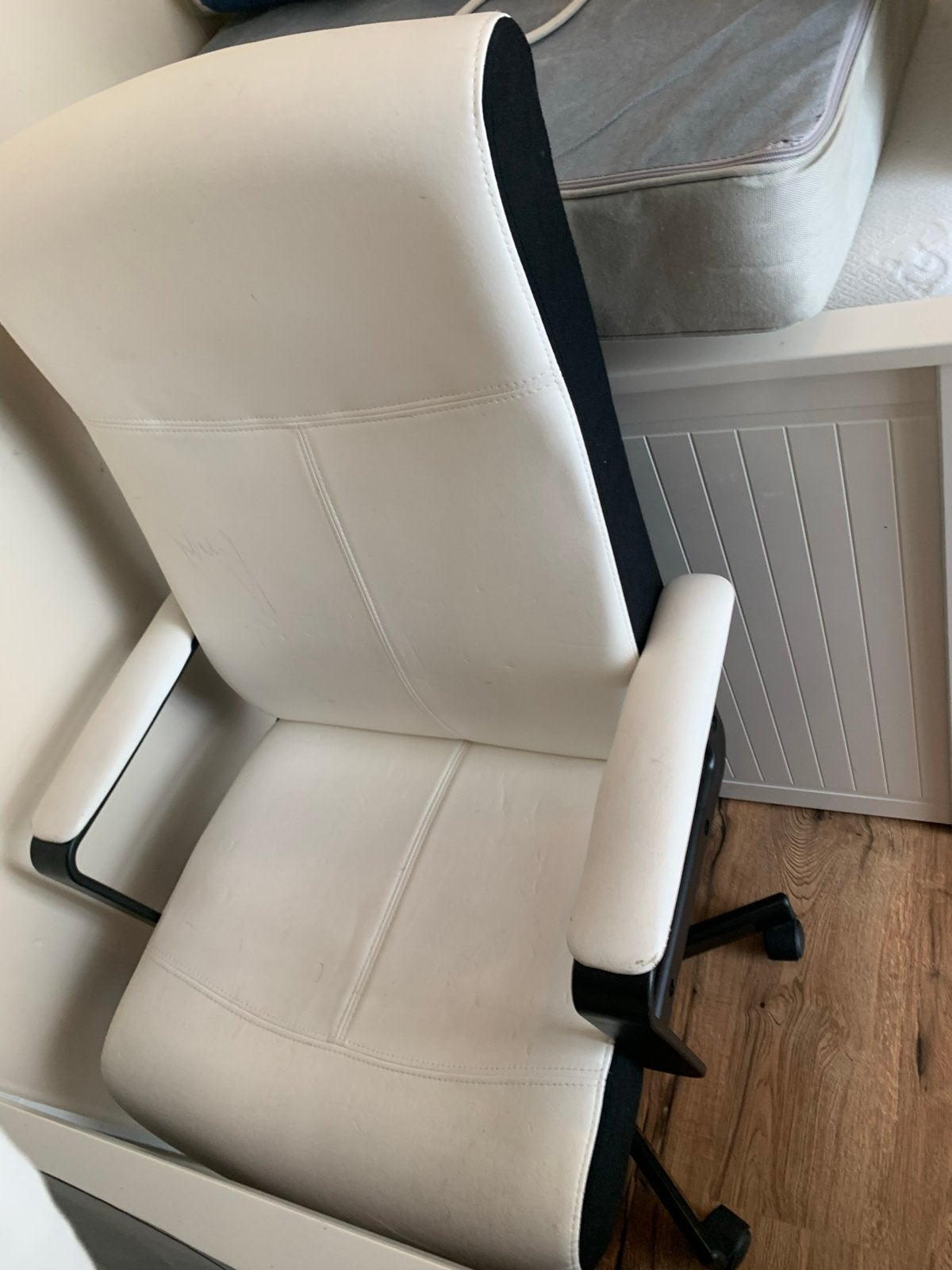 Zwart-witte bureaustoel van IKEA, nette staat