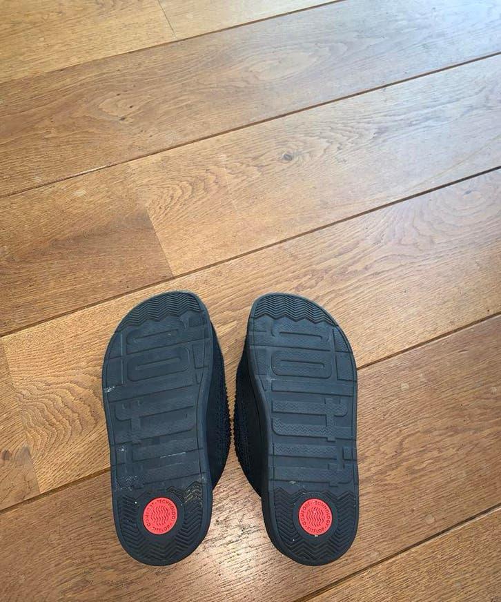 Fitflop slippers, maat 38, zwart, zo goed als nieuw, Kleding | Dames, Schoenen, Ophalen of Verzenden, Zo goed als nieuw, Zwart