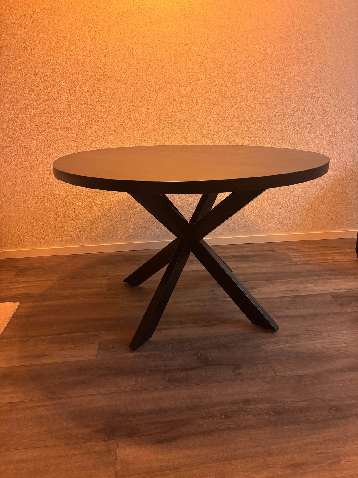 Moderne zwarte ronde eettafel (Lecca) - Ø 120 cm, Huis en Inrichting, Ophalen, 100 tot 150 cm, Rond, Zo goed als nieuw