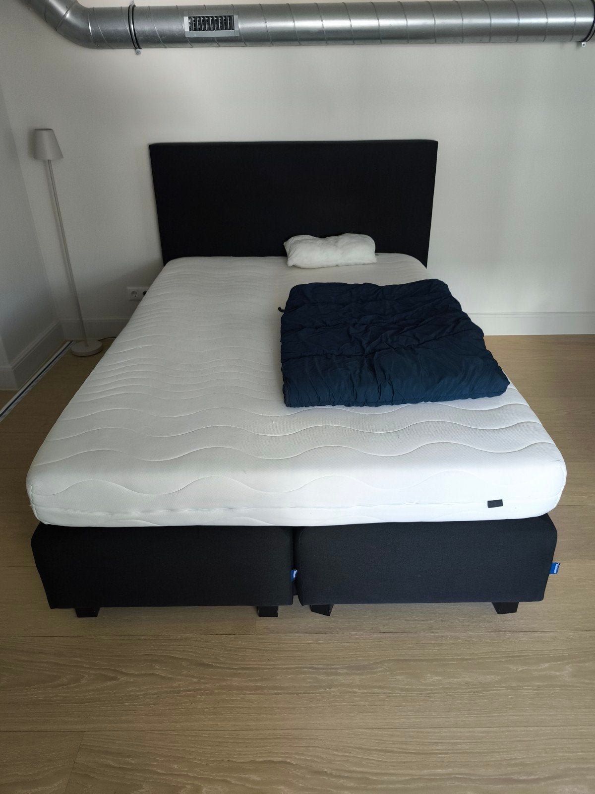 Beter Bed Karlsson boxspring incl. matras 140x200, Ophalen, 140 cm, Zo goed als nieuw, Twijfelaar