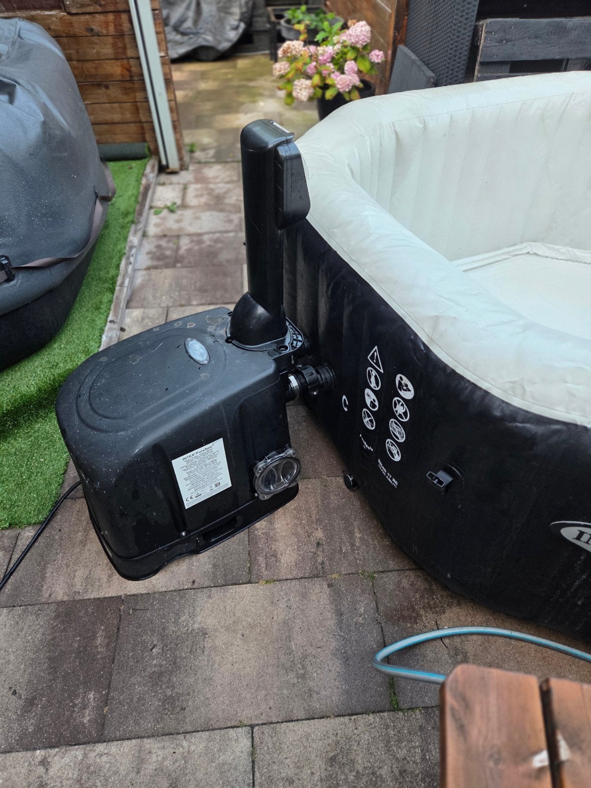 Intex Opblaasbare Jacuzzi - Klein gaatje, verder goed, Ophalen of Verzenden, Gebruikt, Pomp, Opblaasbaar