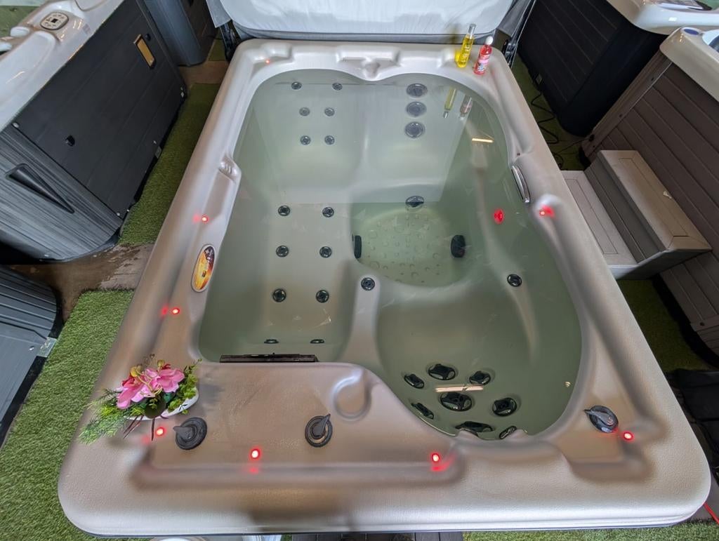 Balboa jacuzzi ‼️ ZUINIG MODEL ‼️ 3 PERSOONS., Ophalen of Verzenden, Gebruikt