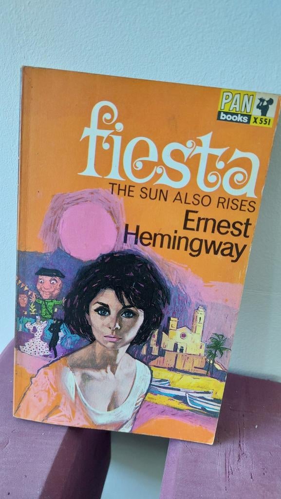 Fiesta (The Sun Also Rises) - Ernest Hemingway (PAN Books), Ophalen of Verzenden, Gelezen, Ernest Hemingway, Europa overig