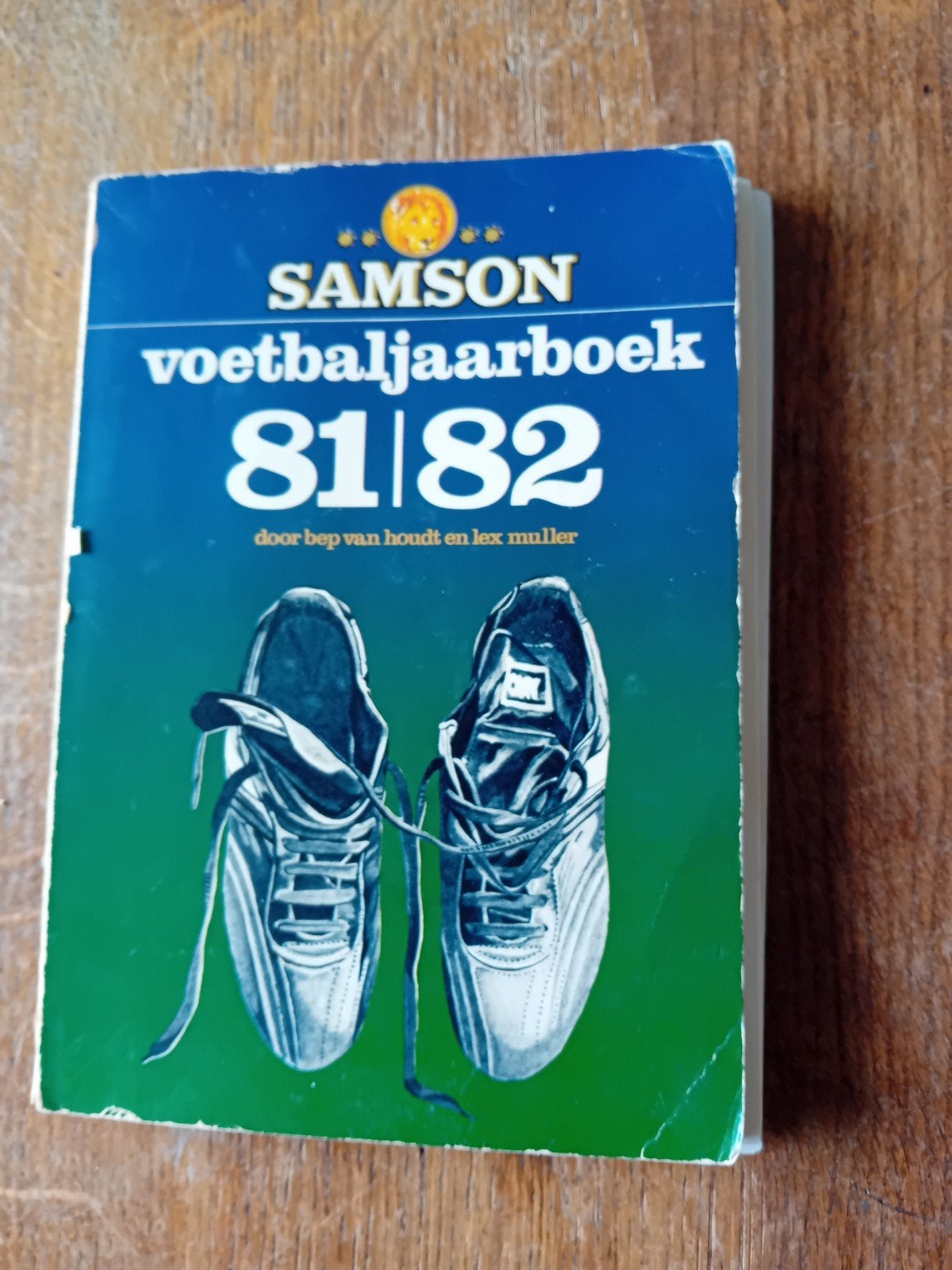 Samson Voetbaljaarboek 81/82 - Historisch Sportboek, Boeken, Ophalen of Verzenden, Gelezen, Bep van Houdt en Lex Muller, Overige sporten