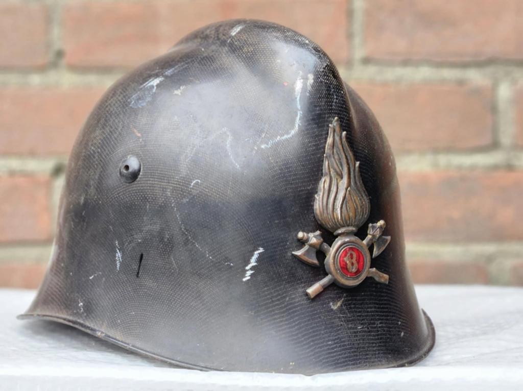 Brandweerhelm brandweer Italië model Mispa, Ophalen of Verzenden, Landmacht, Nederland, Embleem of Badge