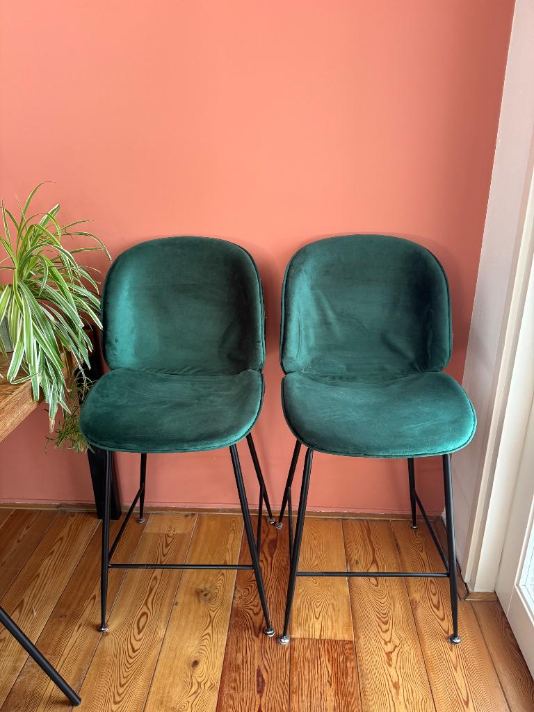 Fluweel/ Velvet groene barkrukken (2 stuks), 2 krukken, Ophalen, Zo goed als nieuw, 60 tot 90 cm