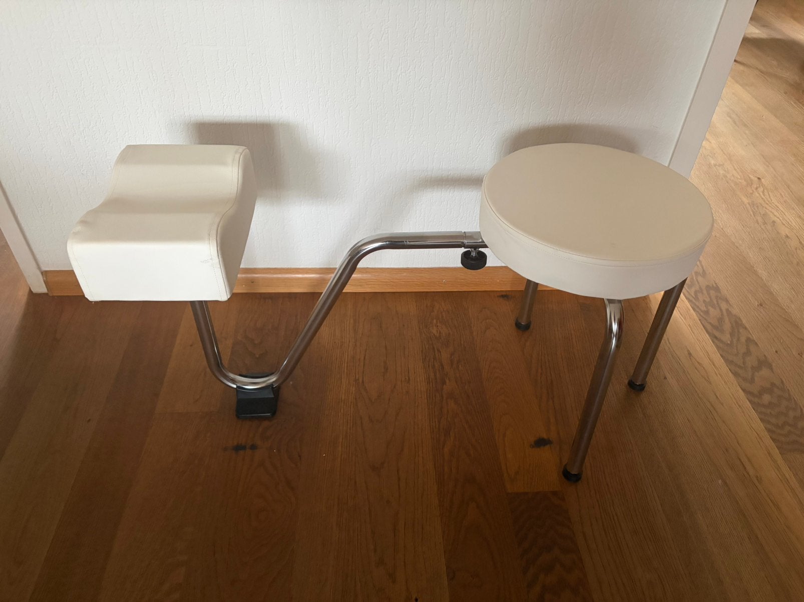 Pedicure kruk en beensteun, ambulant, Ophalen, In hoogte verstelbaar, Zo goed als nieuw, Hout
