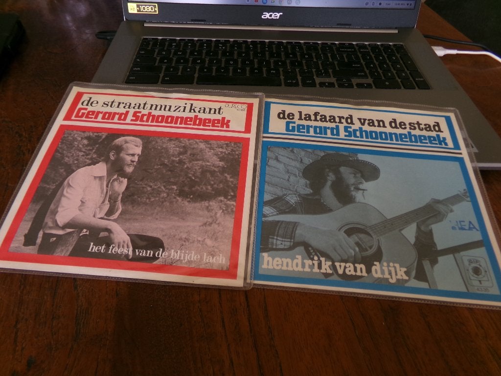 2 x Gerard Schoonebeek - Straatmuzikant / Lafaard van Stad, Ophalen of Verzenden, Gebruikt, Nederlandstalig