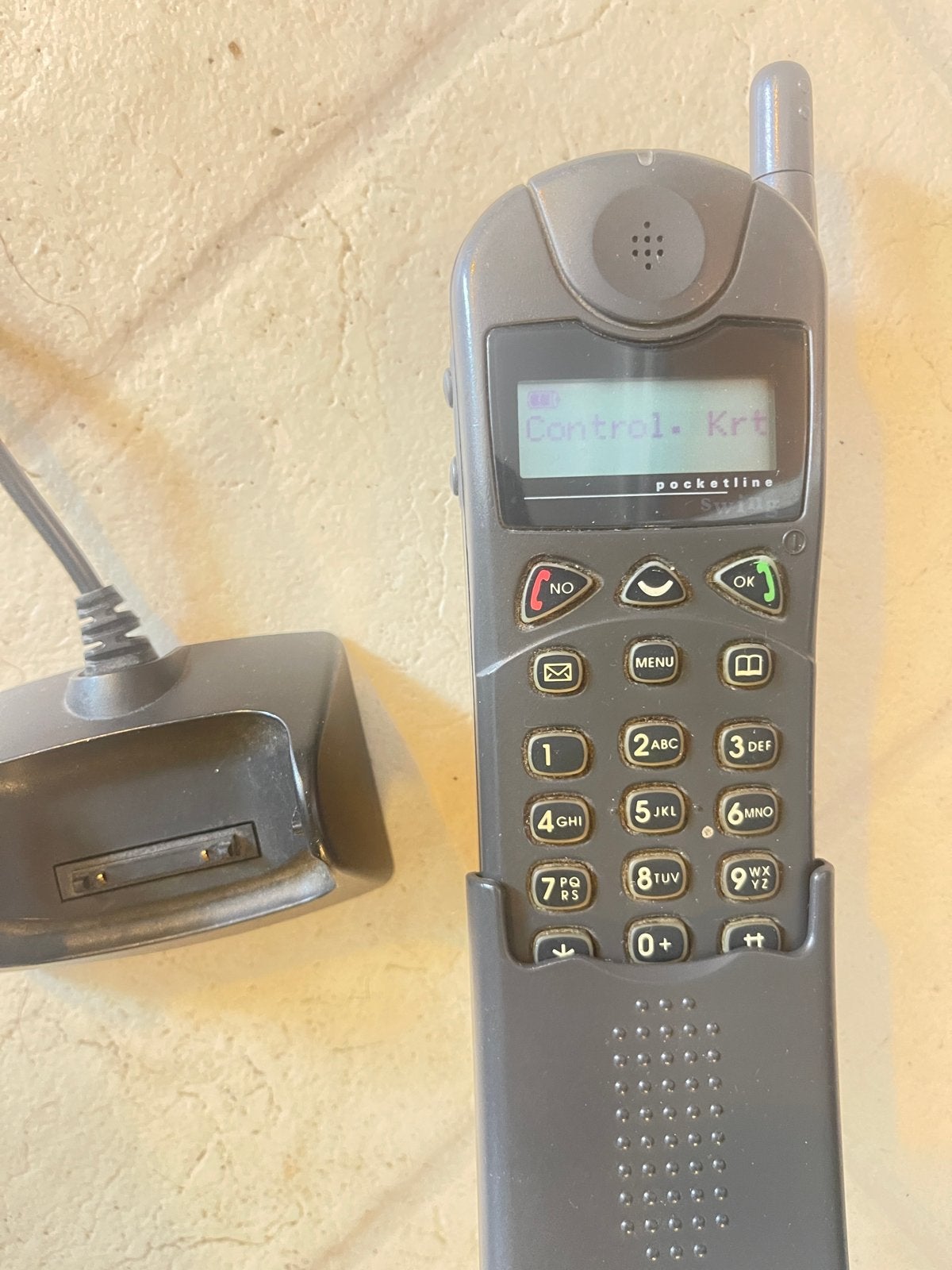KPN Pocket Line Vintage Jaren 90 Mobiele Telefoon met Oplade, Gebruikt, Verzenden, Geen camera, Klassiek of Candybar