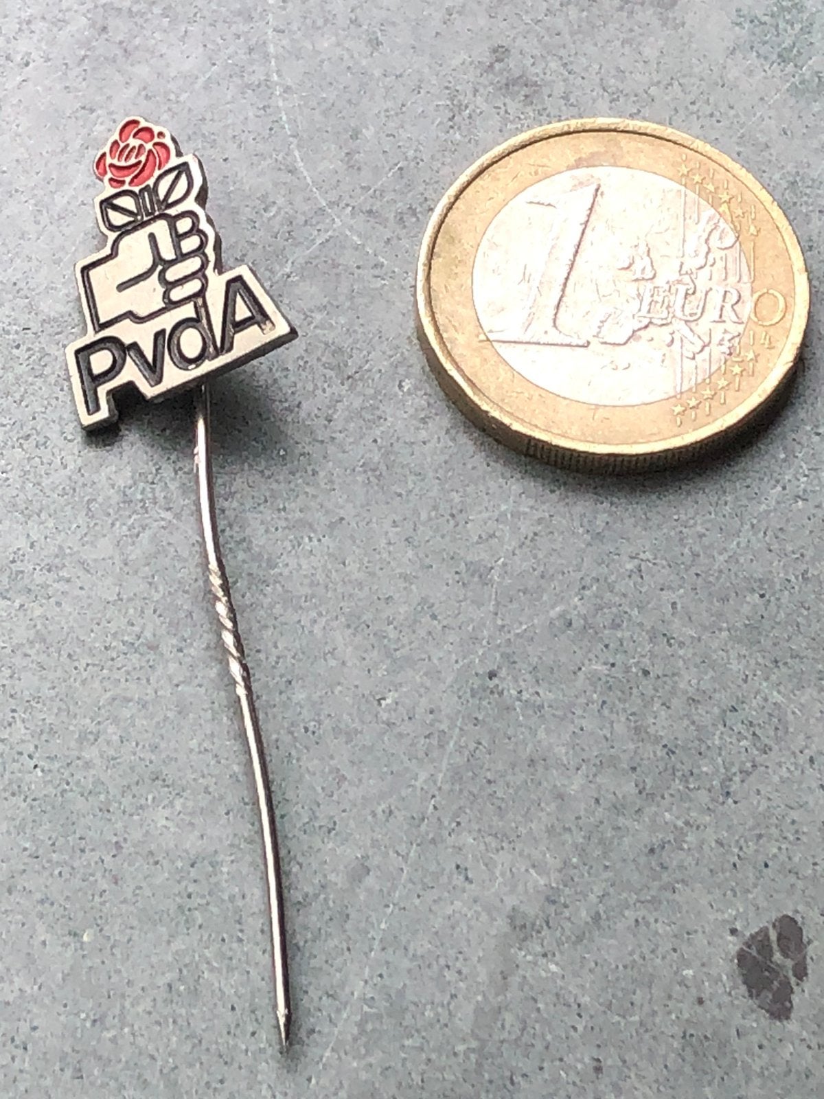 Vintage speldje van de PvdA - Partij van de Arbeid, Ophalen of Verzenden, Gebruikt, Overige onderwerpen, Speldje of Pin