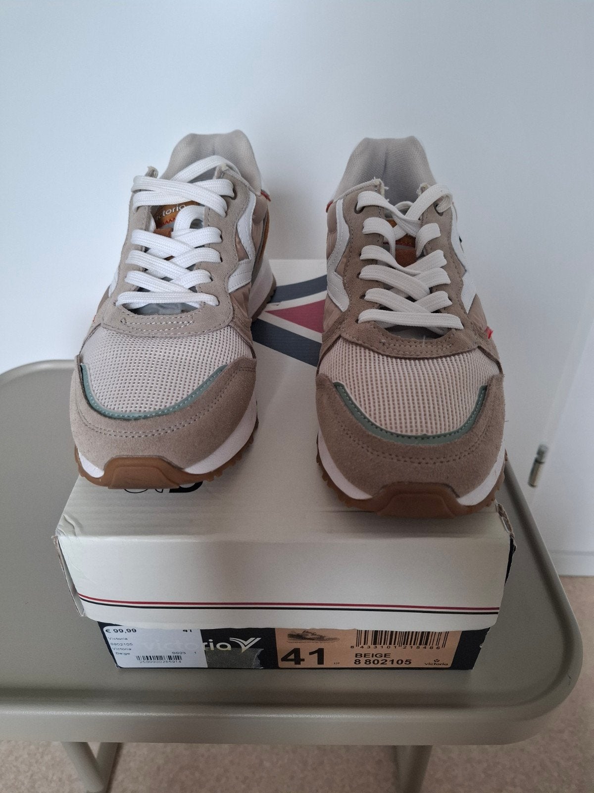 Sneakers maat 41, Ophalen of Verzenden, Victoria 1985, Sneakers of Gympen, Zo goed als nieuw