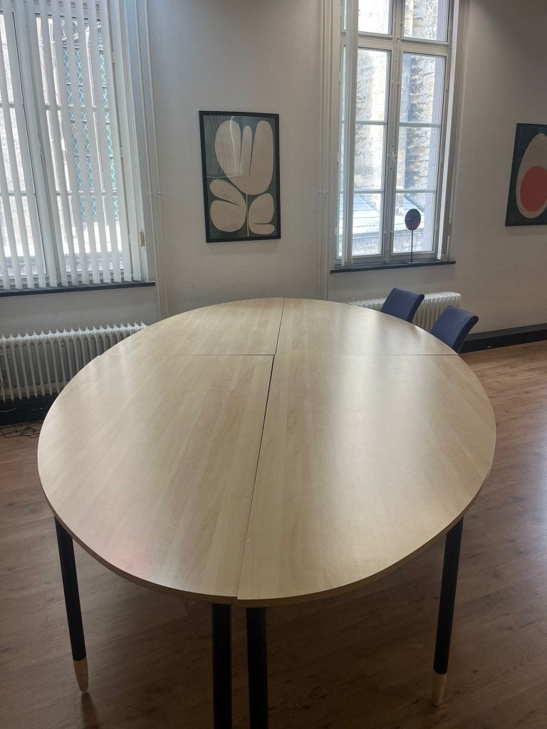 Gratis ophalen: 4 tafels (of een deel ervan), Gebruikt, Spaanplaat of MDF, Hoekbureau, Overige merken
