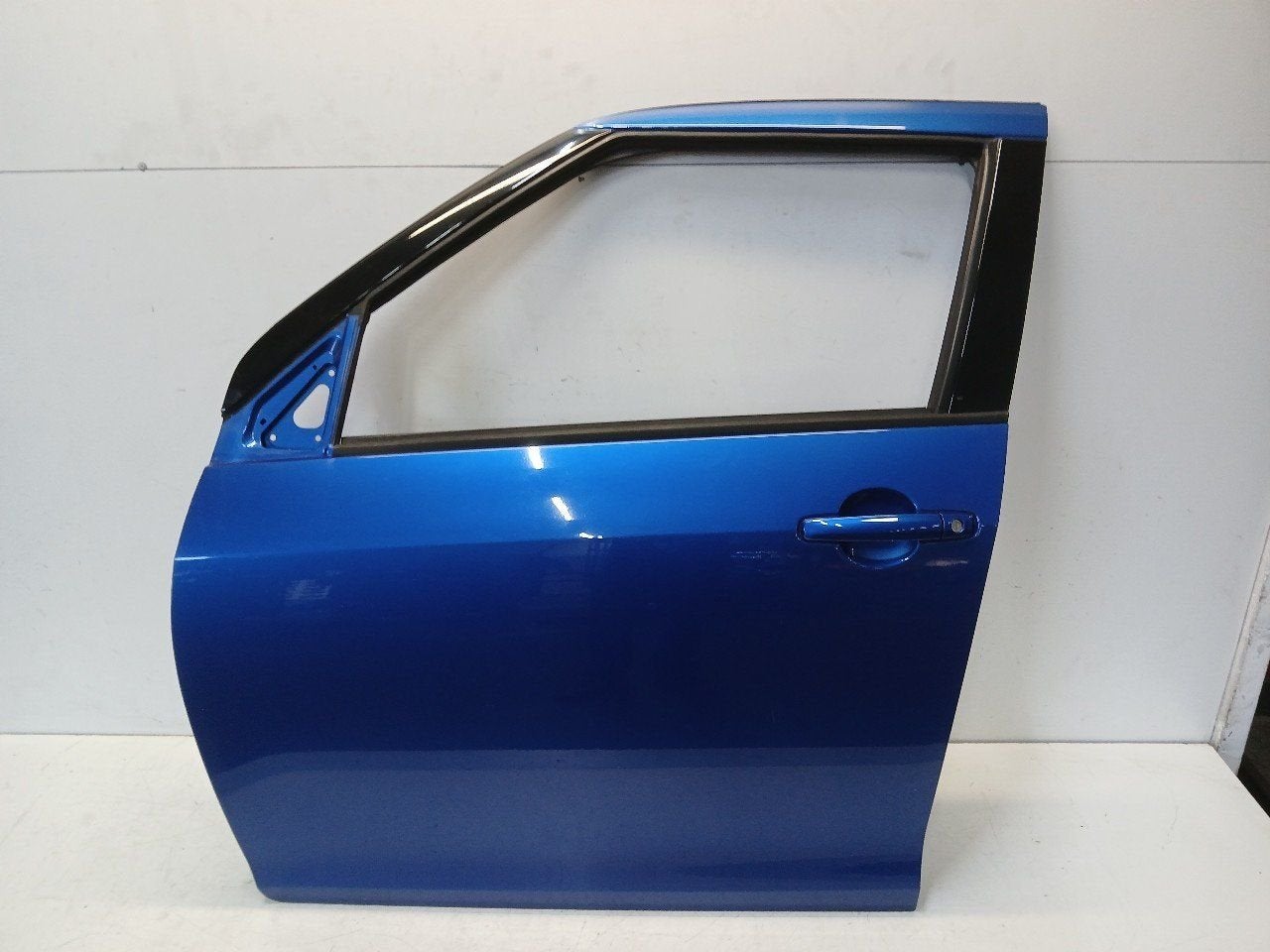 Portier links voor Suzuki Swift, Onderdelen@venauto.nl, Van der Ven Autorecycling B.V., Gebruikt, Ettenseweg 76, 4706 PB Roosendaal, The Netherlands