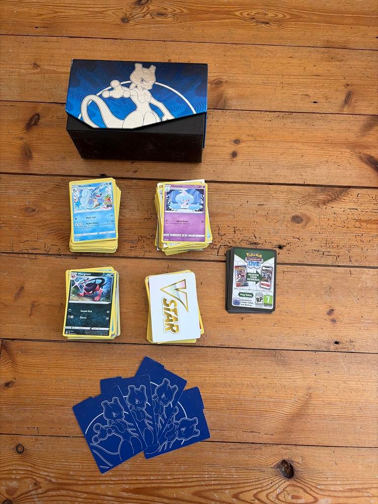 Pokémon Kaarten Collectie met Mewtwo Box en Accessoires, Ophalen of Verzenden, Gebruikt, Meerdere kaarten