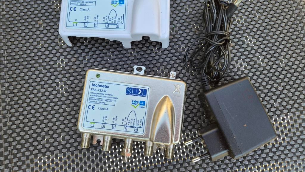 Antenne Versterker Retourgeschikt, Ophalen of Verzenden, Zo goed als nieuw, Overige kabels