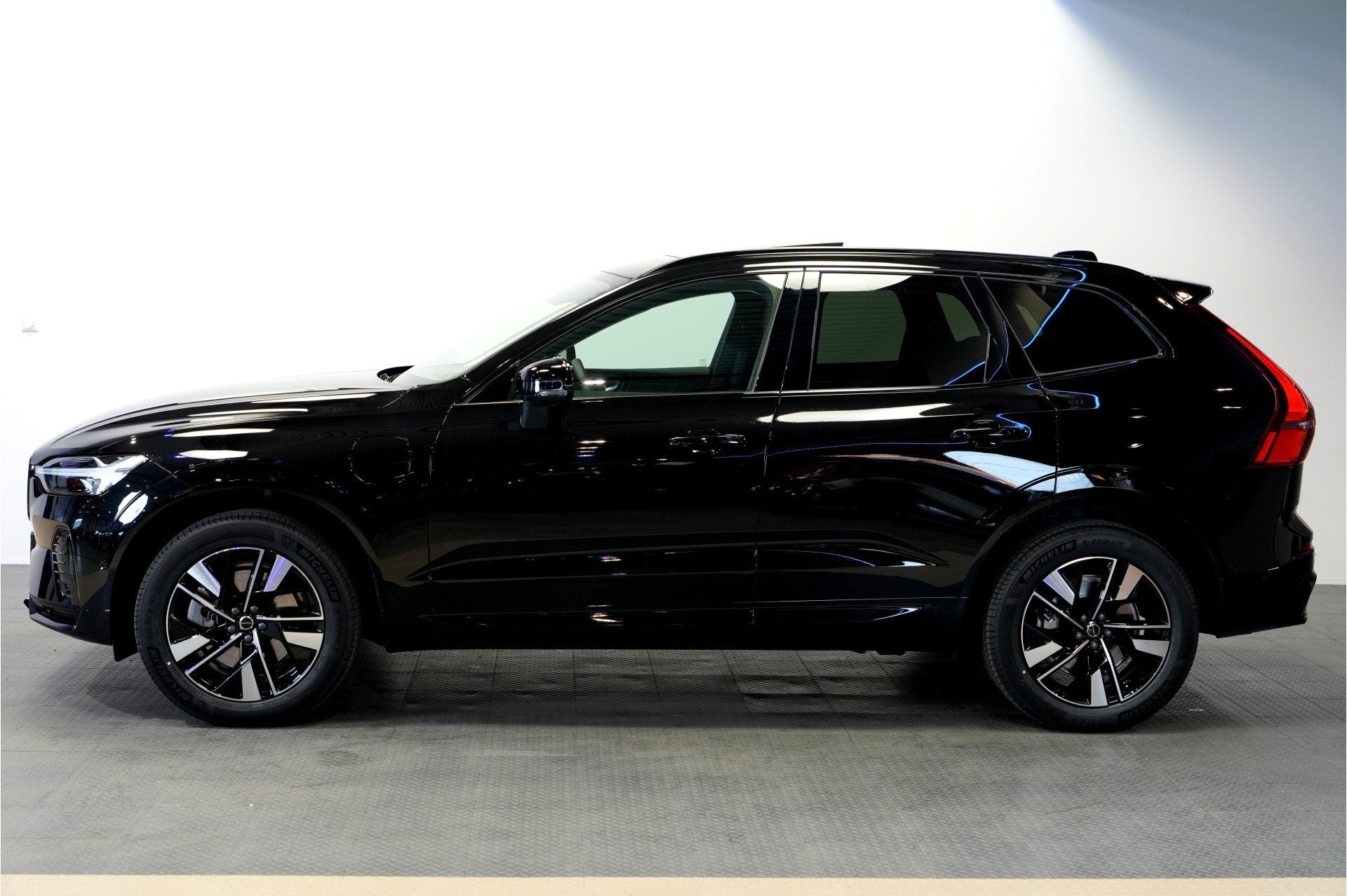 Volvo XC60 2.0 T8 AWD 335kW/456pk Aut8 Plug-in hybrid Plus D, Auto's, Volvo, Automaat, Dealer onderhouden, Gebruikt, Euro 6