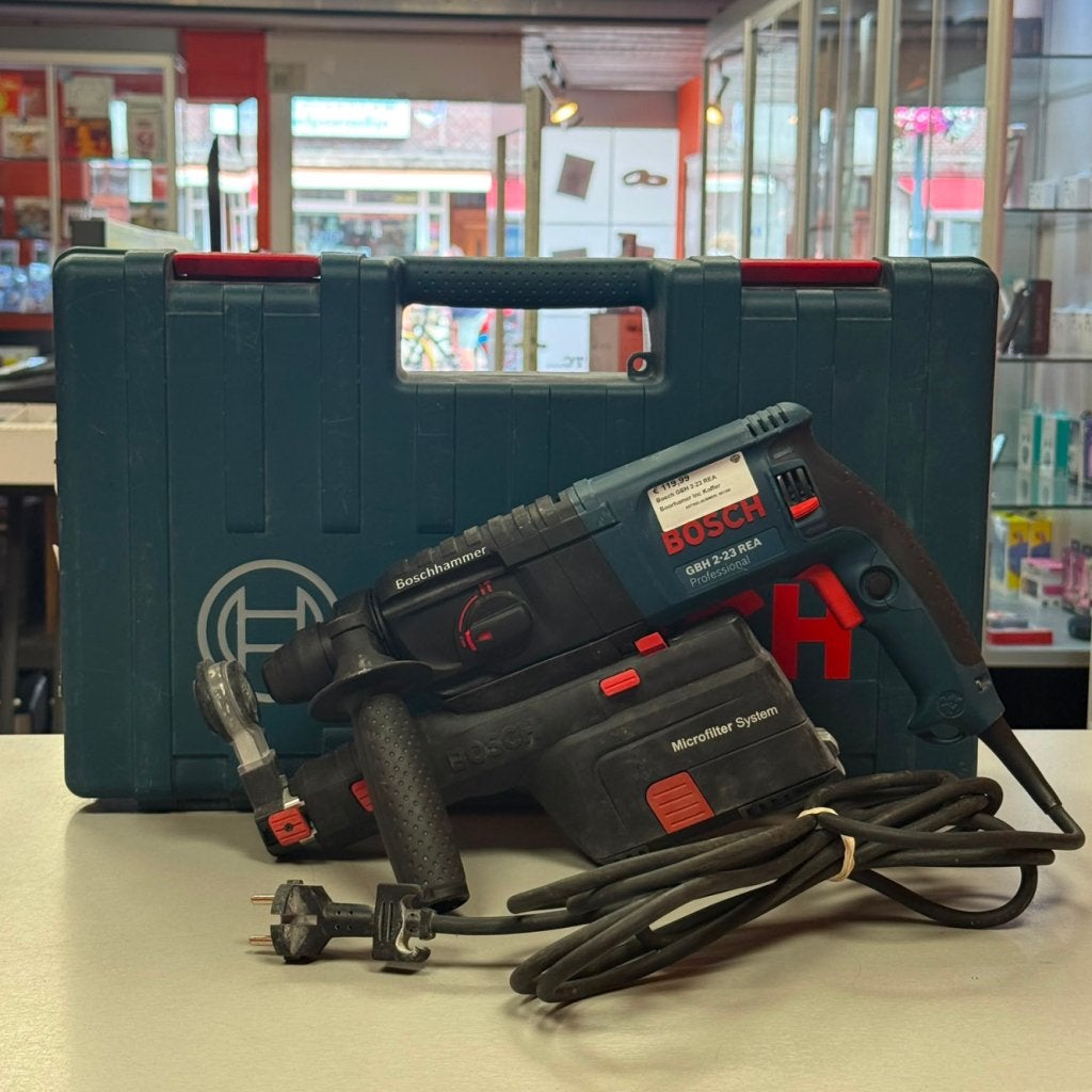 Bosch GBH 2-23 REA Boorhamer Inc Koffer, Bosch, Zo goed als nieuw, Support@bosch.com, Robert Bosch GmbH
Robert-Bosch-Platz 1
70839 Gerlingen-SchillerhÃ¶he
Germany