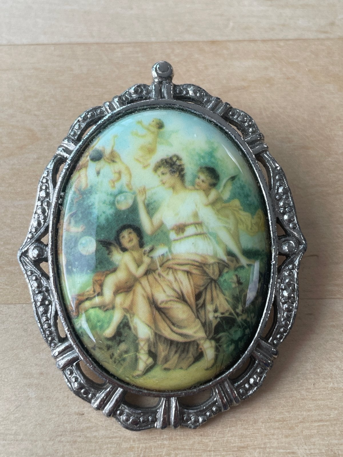 Vintage Broche met Barok Engelen en Vrouw, Overige materialen, 4 tot 7 cm, Gebruikt, Ophalen of Verzenden