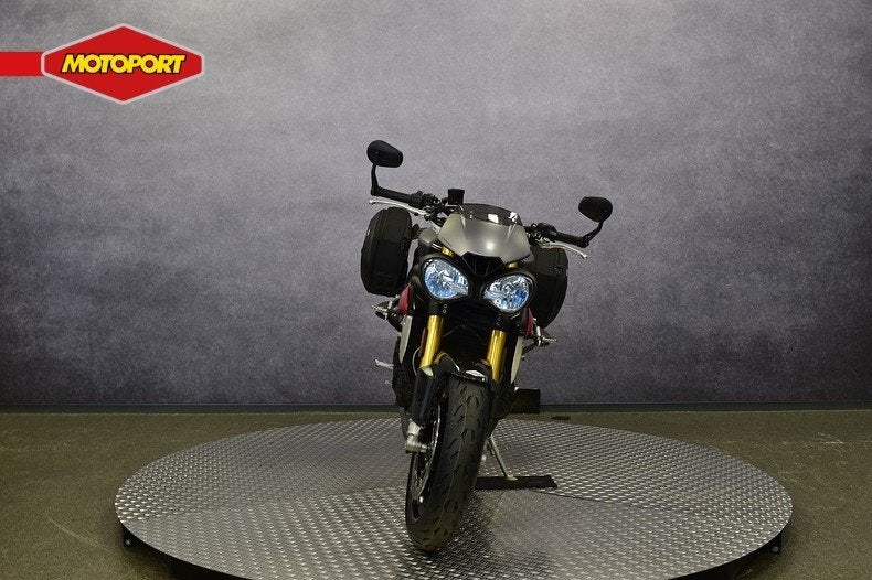 Triumph SPEED TRIPLE R (bj 2016), Motoren, Motoren | Triumph, Triumph Motocycles, Bedrijf, Triumph.Benelux@triumph.co.uk, De Droogmakerij 40A
1851 LX   Heiloo, NL