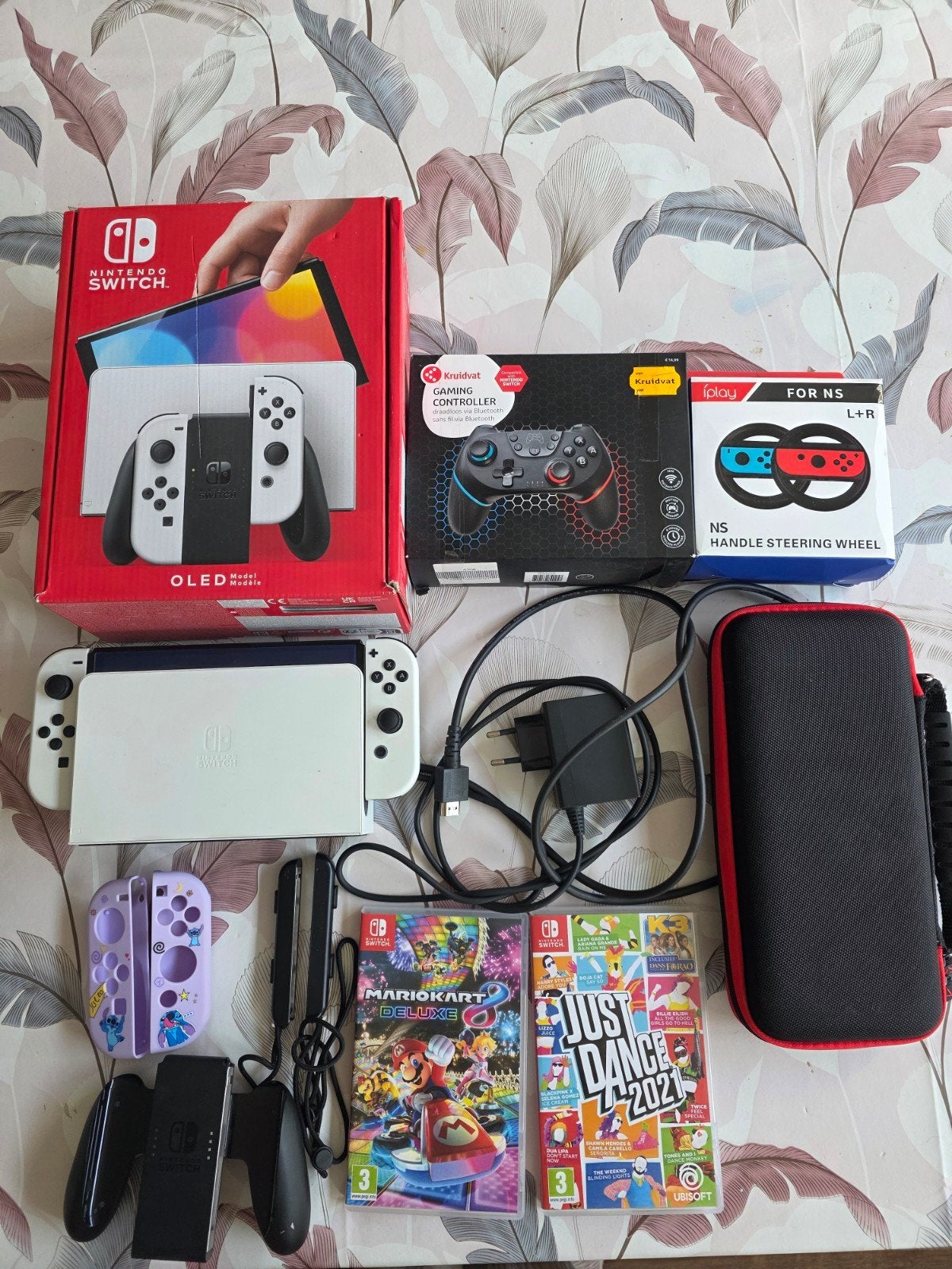Complete Nintendo Switch OLED met accessoires en 2 games, Met games, Met 2 controllers, Zo goed als nieuw, Switch OLED