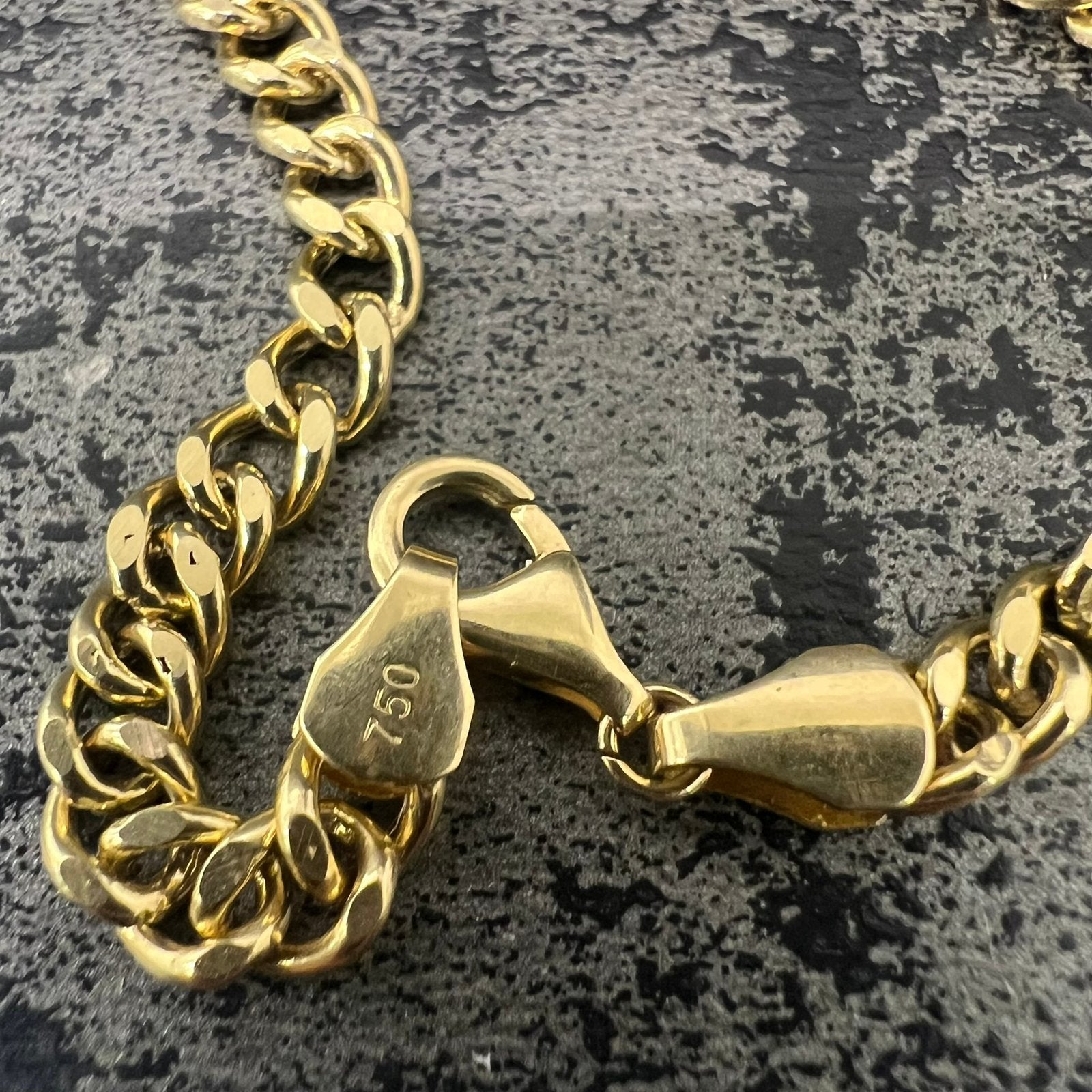 Gouden ketting 18 karaat goud cuban schakel met kruis hanger, Ophalen of Verzenden, Nieuw, Goud