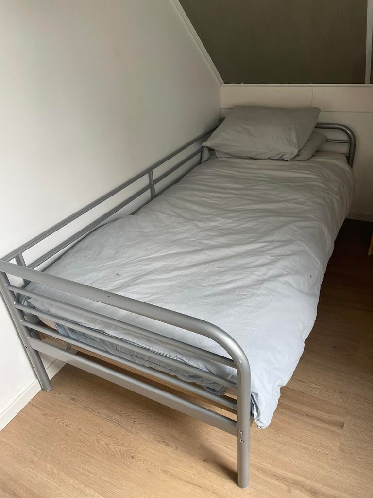 90x200 Bed met lattenbodem en matras, Ophalen, Zo goed als nieuw