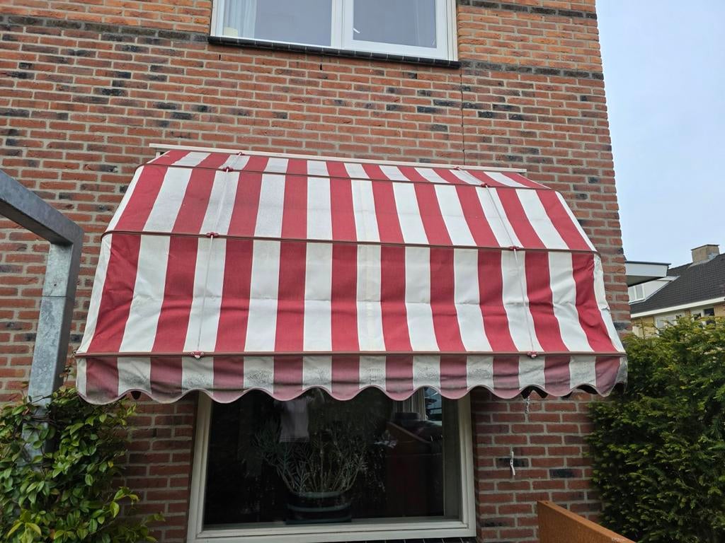 Gebruikte markies rood/wit gestreept. 2 meter breed., Tuin en Terras, Zonneschermen, Ophalen, Gebruikt, Minder dan 250 cm, Markies