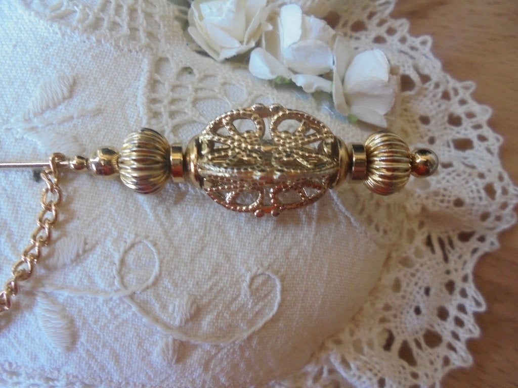 Vintage hoedenspeld goudkleur met druppel, 10 cm of meer, Overige materialen, Ophalen of Verzenden, Zo goed als nieuw