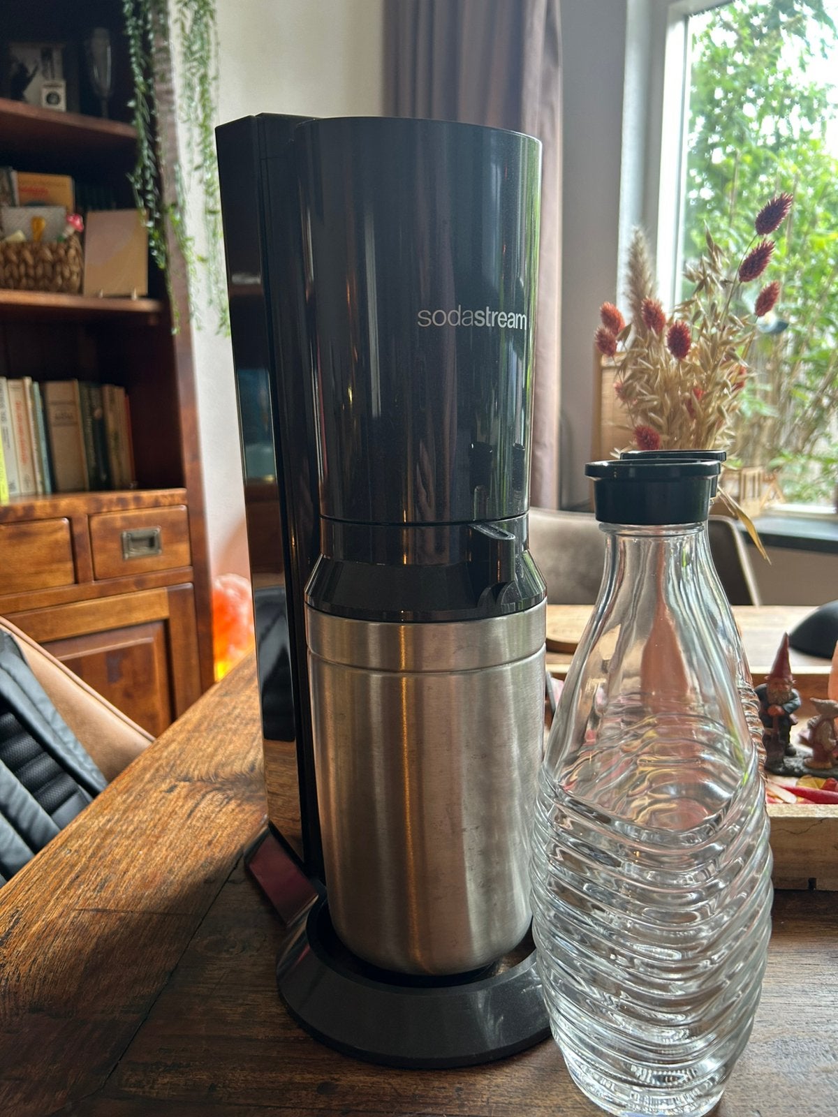 SodaStream Crystal sodamaker + 2 x karaf, Ophalen of Verzenden, Zo goed als nieuw