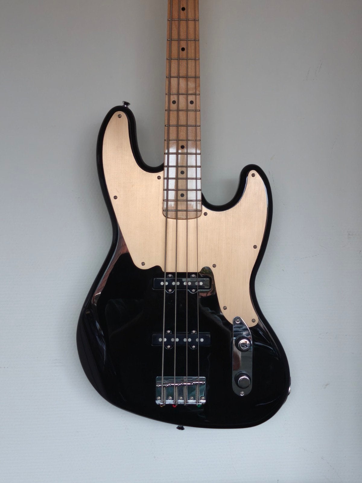 Squier Paranormal Jazz Bass '54, Zwart met gouden slagplaat, Muziek en Instrumenten, Ophalen of Verzenden, Zo goed als nieuw, Elektrisch