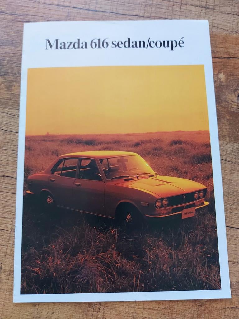 Keurige Mazda 616 sedan & coupé folder, Ophalen of Verzenden, Zo goed als nieuw, Mazda