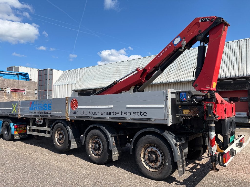 3 — ASSIGE TRIDEC GESTUURDE TRAILER MET HMF KRAAN ., Auto's, Vrachtwagens, Bedrijf, Aanhangers en Opleggers, Te koop
