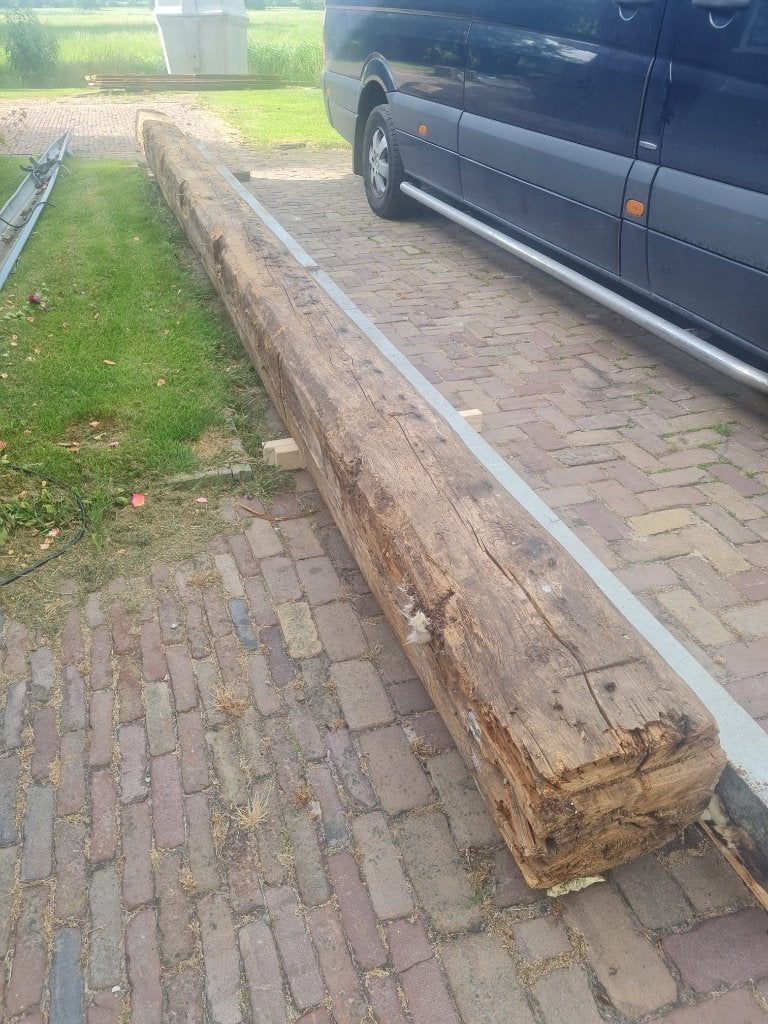 2 Oude grenen balken / gebinten  te koop, Ophalen, Gebruikt