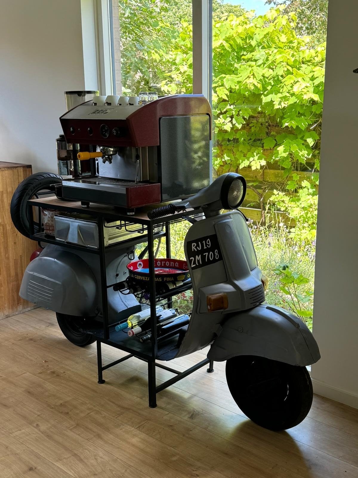 Unieke scooter-bar / koffiemeubel / industriële design tafel, Ophalen