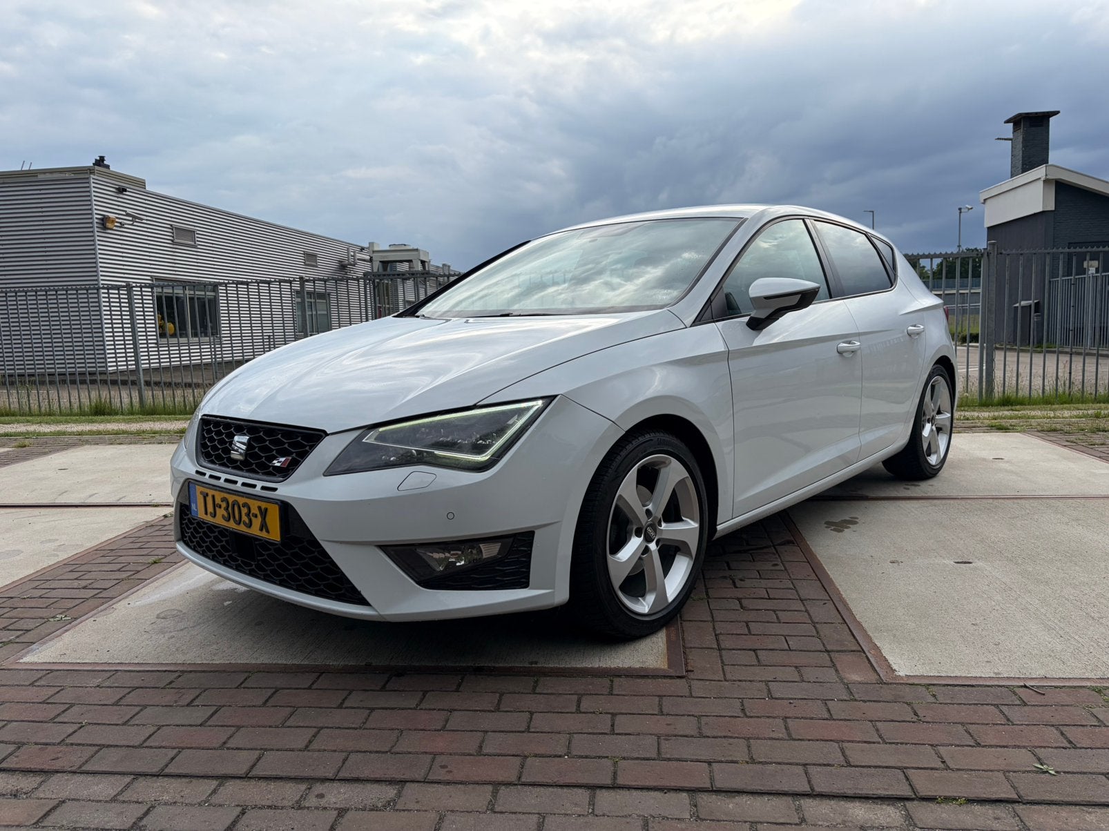 Seat Leon 1.2 TSI FR Airco | 5 deurs | 2014 | Sport | nw APk, Voorwielaandrijving, Euro 5, Stof, Zwart