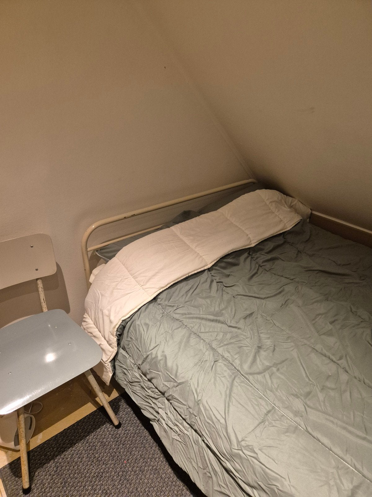 Wit / blauwgroen bed (twijfelaar) met tafel, 2 stoelen, Ophalen, Gebruikt, Twijfelaar