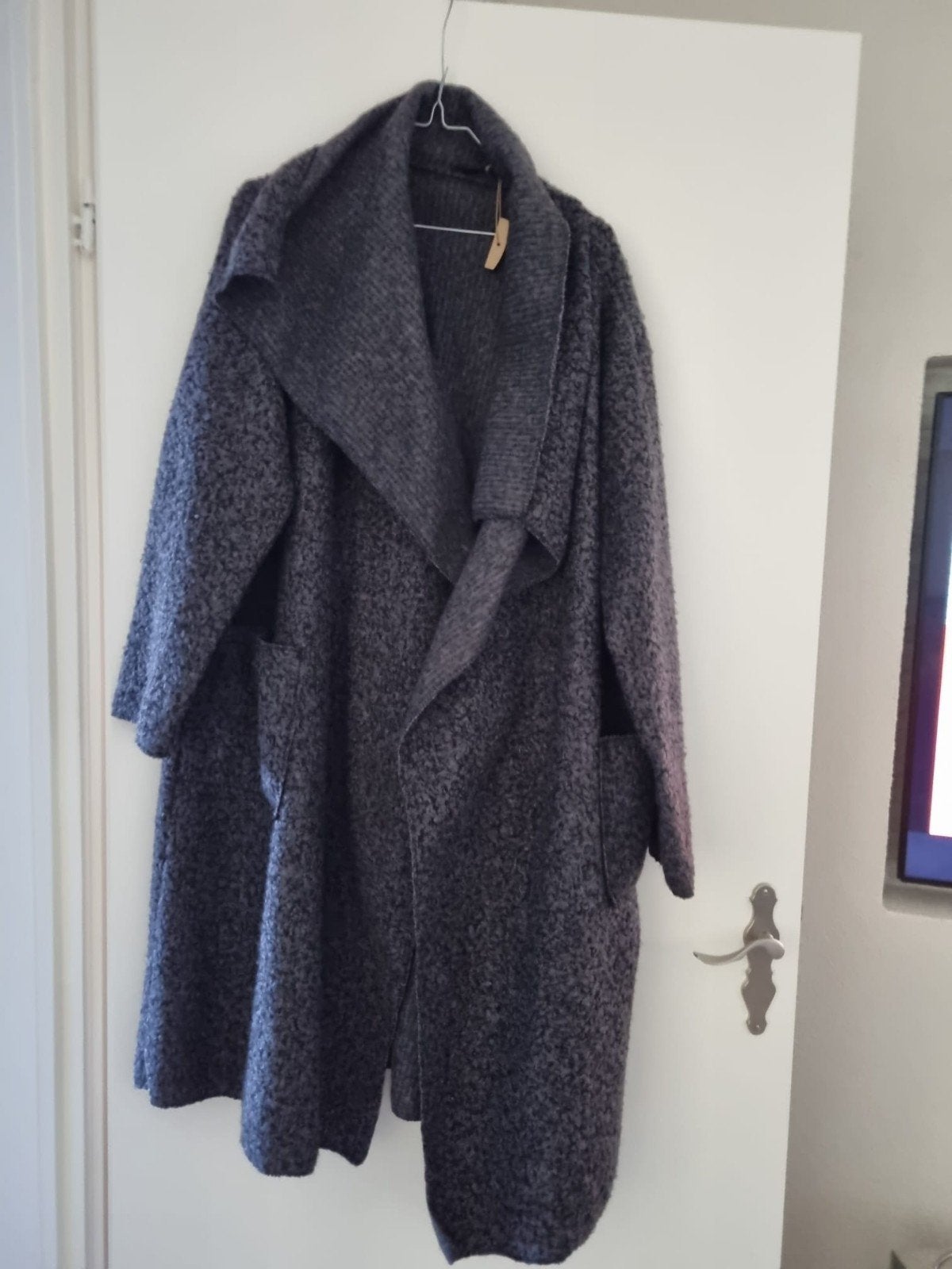 Stijlvolle grijze gebreide jas met grote kraag, Maat 46/48 (XL) of groter, Nieuw, Ophalen of Verzenden, Onbekend