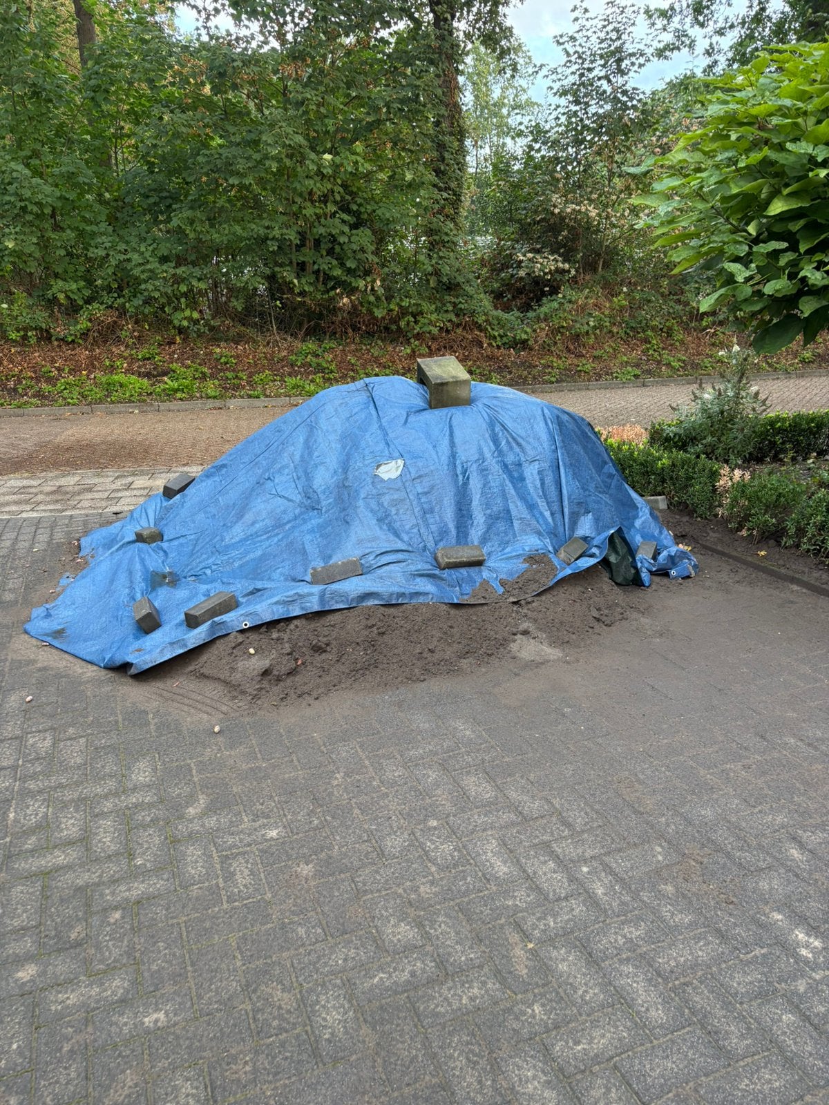 +/- 2kuub zwart schoon grond/zand . Gratis op te halen, Tuin en Terras, Ophalen, Zo goed als nieuw, Overige typen
