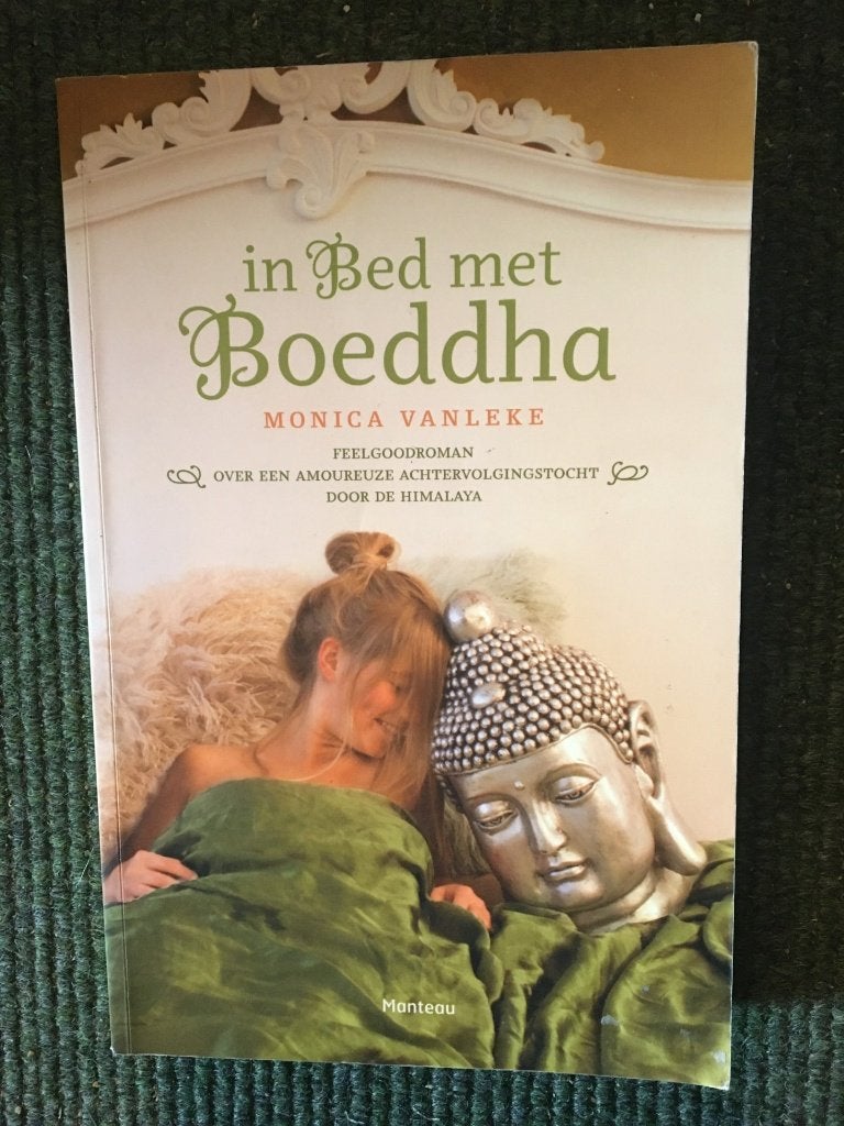 In bed met Boeddha ; door Monika VanLeke #Humor, Ophalen of Verzenden, Gelezen, Monika VanLeke