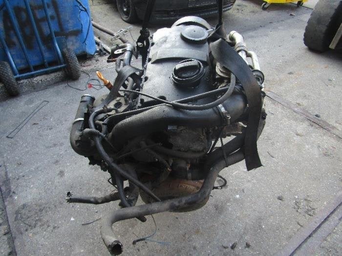 Motor van een Volkswagen Passat, Gebruikt, -, -, -