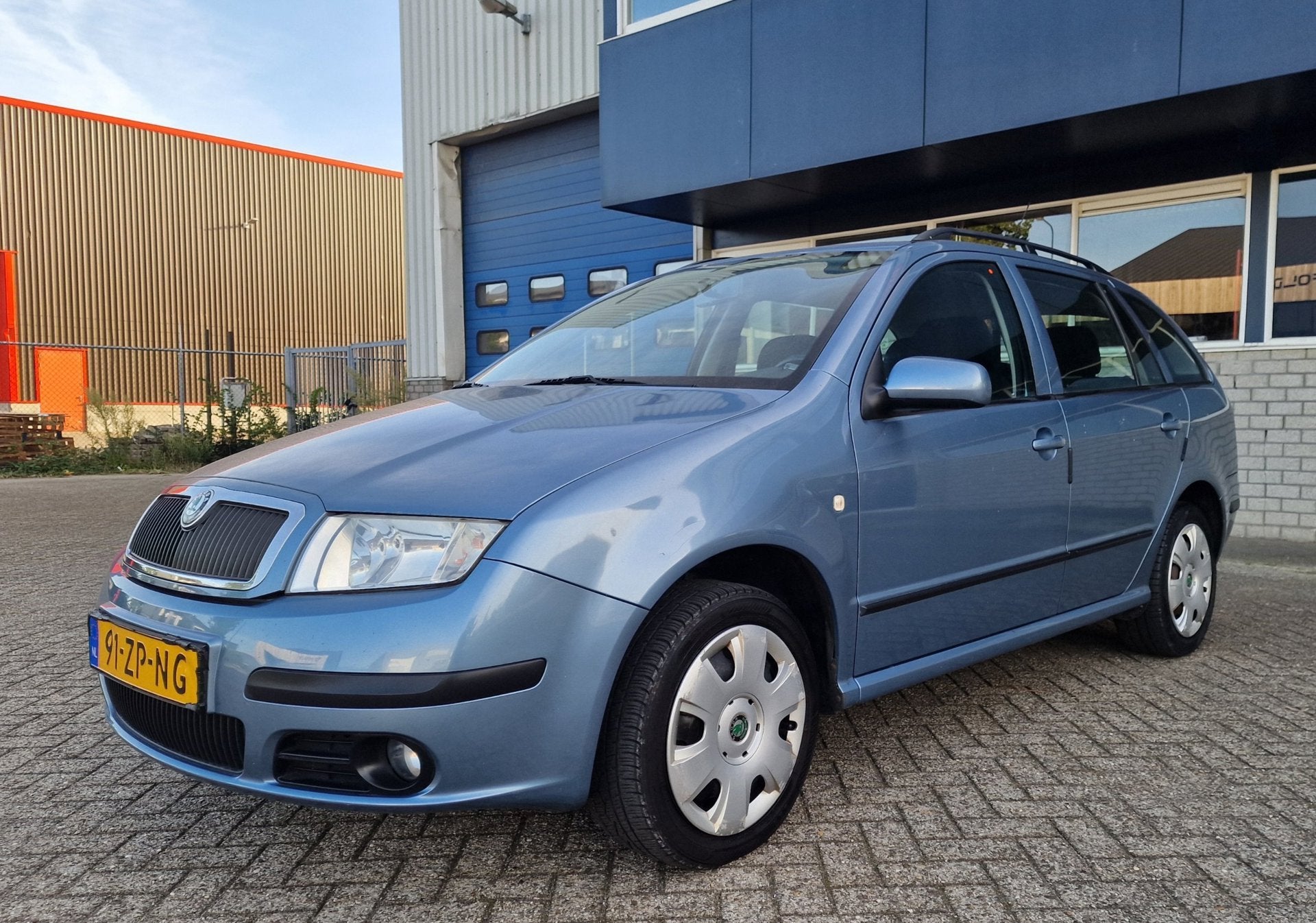 Skoda Fabia Combi 1.4-16V Spirit+ AIRCO TREKHAAK 2 X SLEUTEL, Auto's, Voorwielaandrijving, Gebruikt, 4 cilinders, Blauw