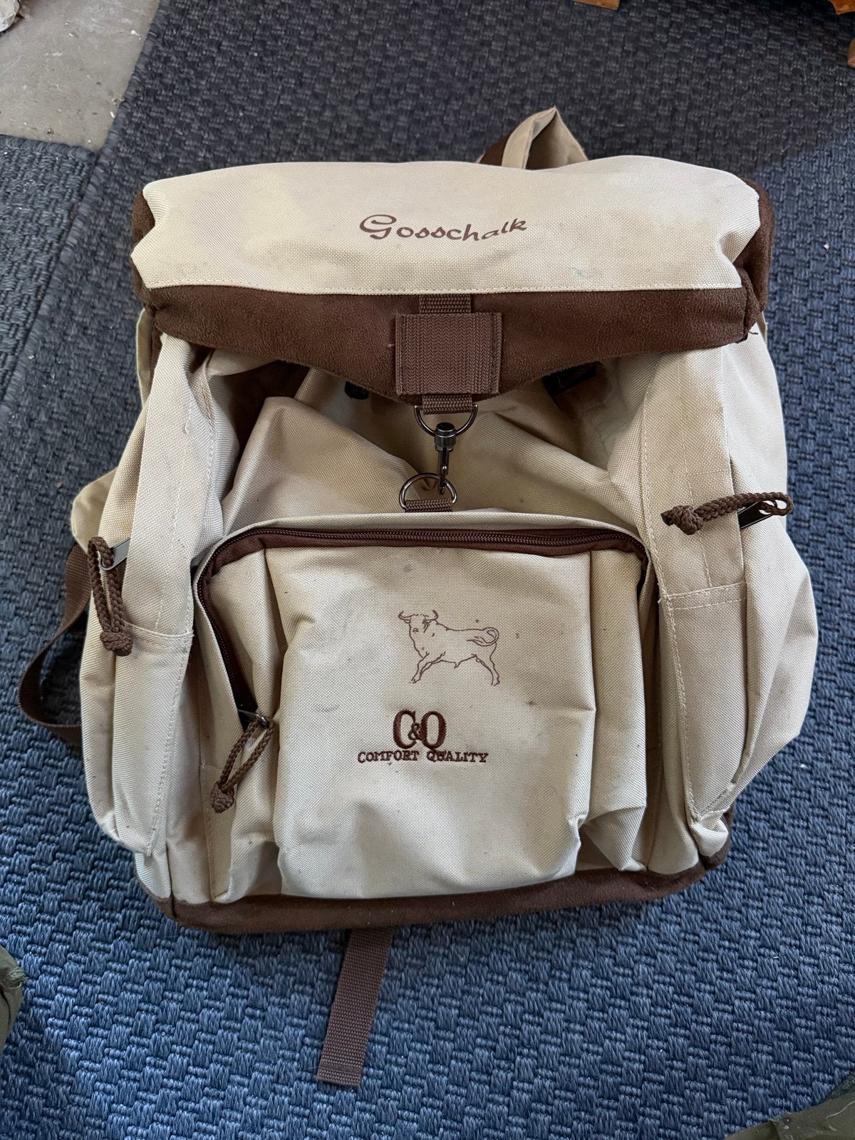 Beige-bruine rugzak met klep, vakken en trekkoord, Overige merken, 25 tot 40 cm, Ophalen of Verzenden, Zo goed als nieuw