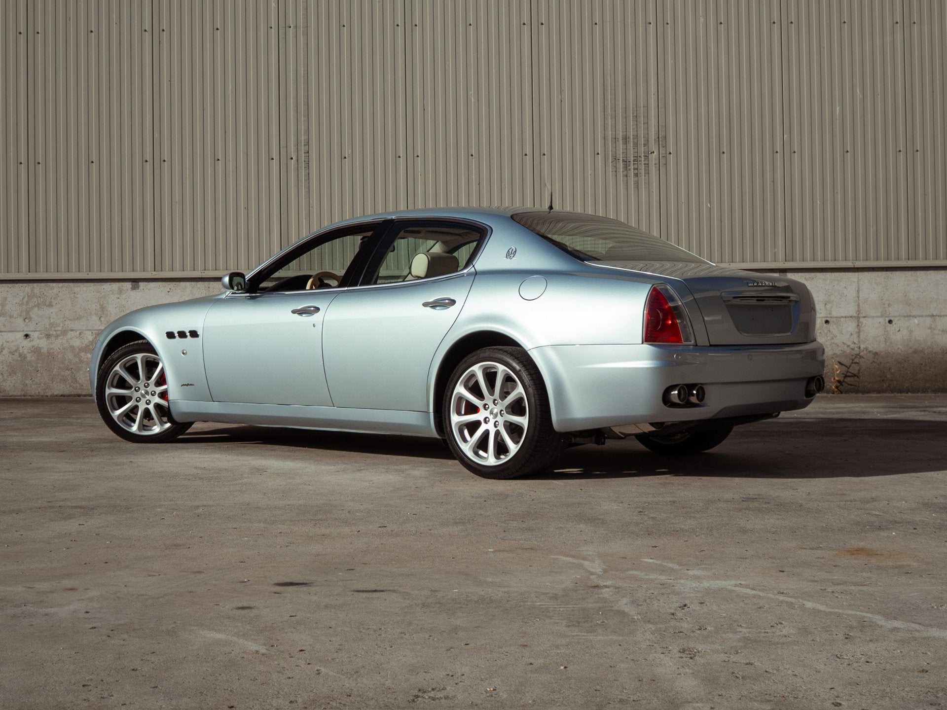 Maserati Quattroporte 4.2 V8 400PK (2005) | 41.124 km | NL-a, Auto's, Maserati, Gebruikt, 8 cilinders, Blauw, Handgeschakeld